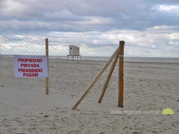 playa alambrada: sigue la polemica por el emprendimiento