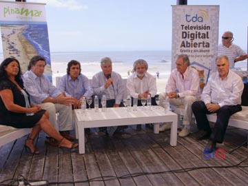Altier y Erneta durante la presentci�n de la nueva estacion de Television